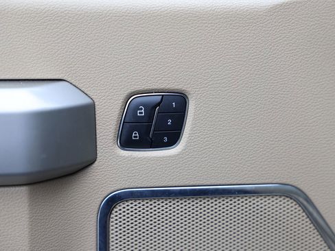 Used 2017 Ford F250 Lariat w/ Chrome Package image 20