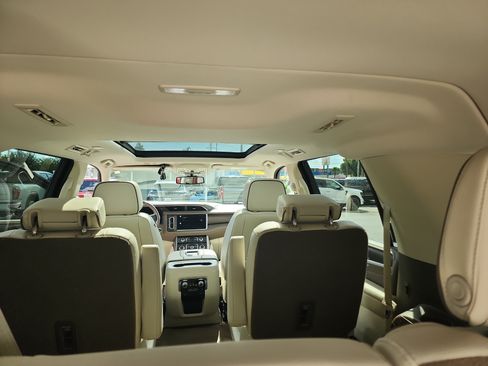Used 2022 GMC Yukon XL Denali RWD image 27