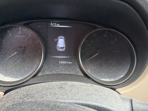 Used 2017 Nissan Rogue S w/ S Appearance Package FWD image 4