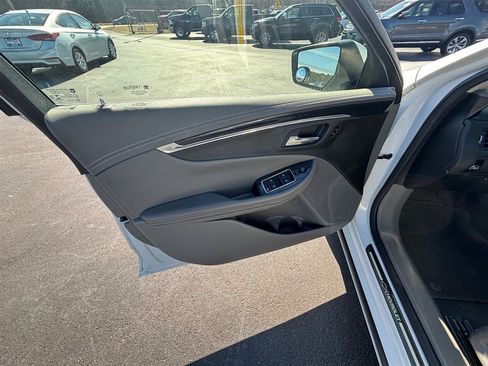 Used 2018 Chevrolet Impala LT image 12