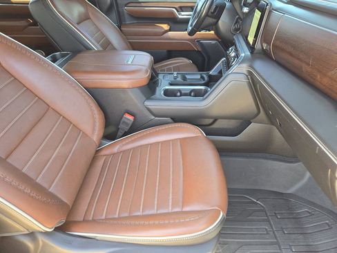 Used 2024 GMC Sierra 3500 Denali Ultimate AWD/4WD image 9