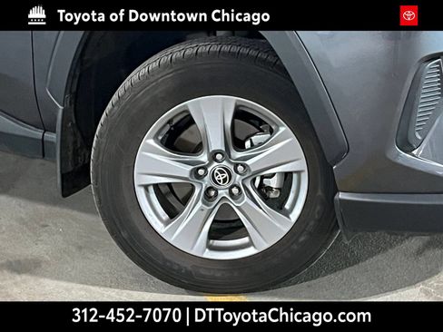 Used 2025 Toyota RAV4 XLE AWD/4WD image 2