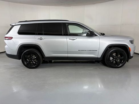 Used 2023 Jeep Grand Cherokee L Limited w/ Black Appearance Package AWD/4WD image 9