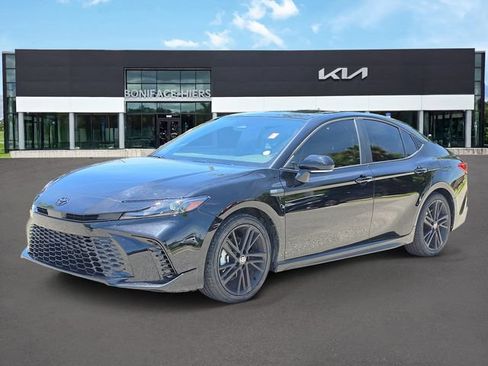 Used 2026 Toyota Camry Hybrid w/ Multimedia Upgrade Package FWD image 2