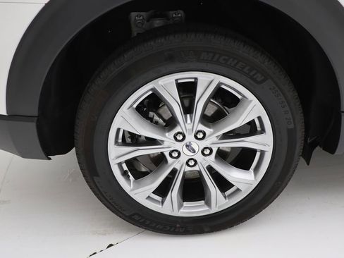 Used 2024 Ford Explorer XLT w/ Equipment Group 202A image 10