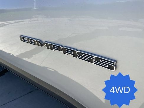 Used 2024 Jeep Compass Latitude AWD/4WD image 31
