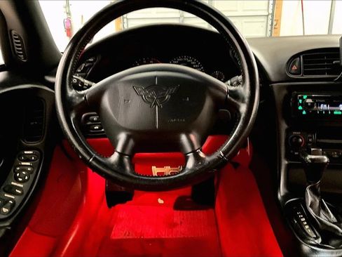 Used 2004 Chevrolet Corvette Coupe w/ Preferred Equipment Group image 6