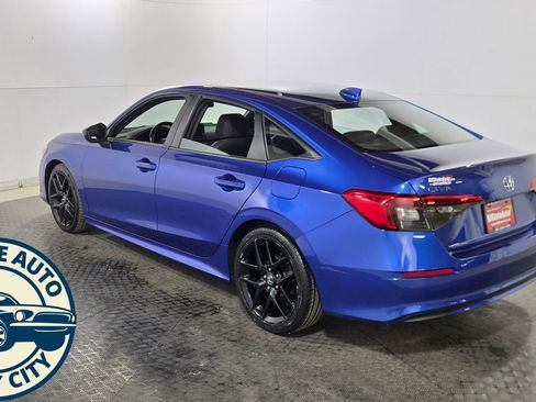 Used 2023 Honda Civic Sport image 5