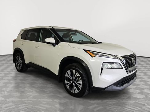Used 2021 Nissan Rogue SV FWD image 2