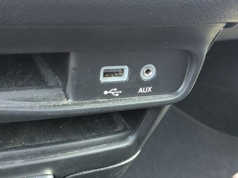 Used 2020 Chrysler Pacifica Touring-L FWD image 29