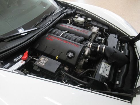 Used 2006 Chevrolet Corvette Convertible w/ Preferred Equipment Group RWD image 25