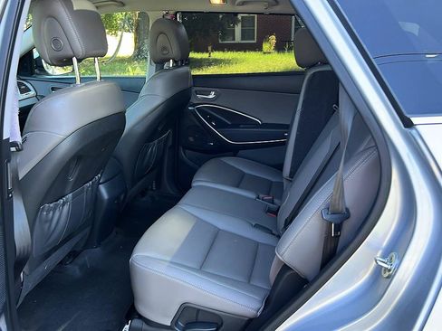 Used 2017 Hyundai Santa Fe FWD image 18