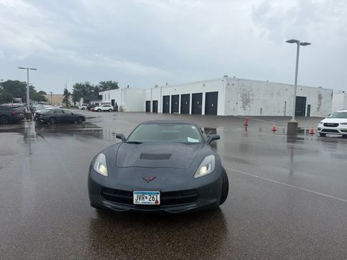Used 2019 Chevrolet Corvette Stingray Coupe RWD image 2