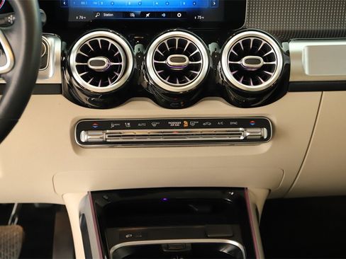 Used 2021 Mercedes-Benz GLB 250 image 20