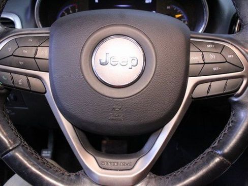 Used 2020 Jeep Grand Cherokee Altitude image 22