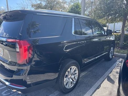 Used 2025 GMC Yukon Denali w/ Sun & Power Step Package image 3