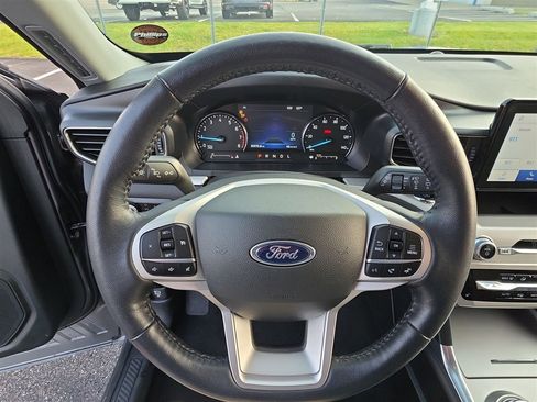 Used 2023 Ford Explorer XLT w/ Equipment Group 202A AWD/4WD image 11