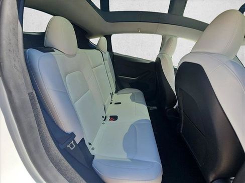 Used 2025 Tesla Model Y Long Range AWD/4WD image 19