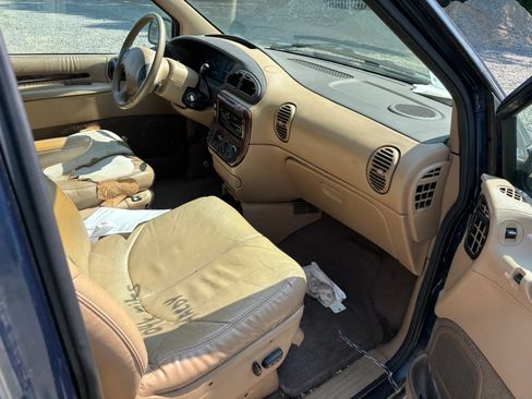 Used 2000 Chrysler Town & Country LXi FWD image 14