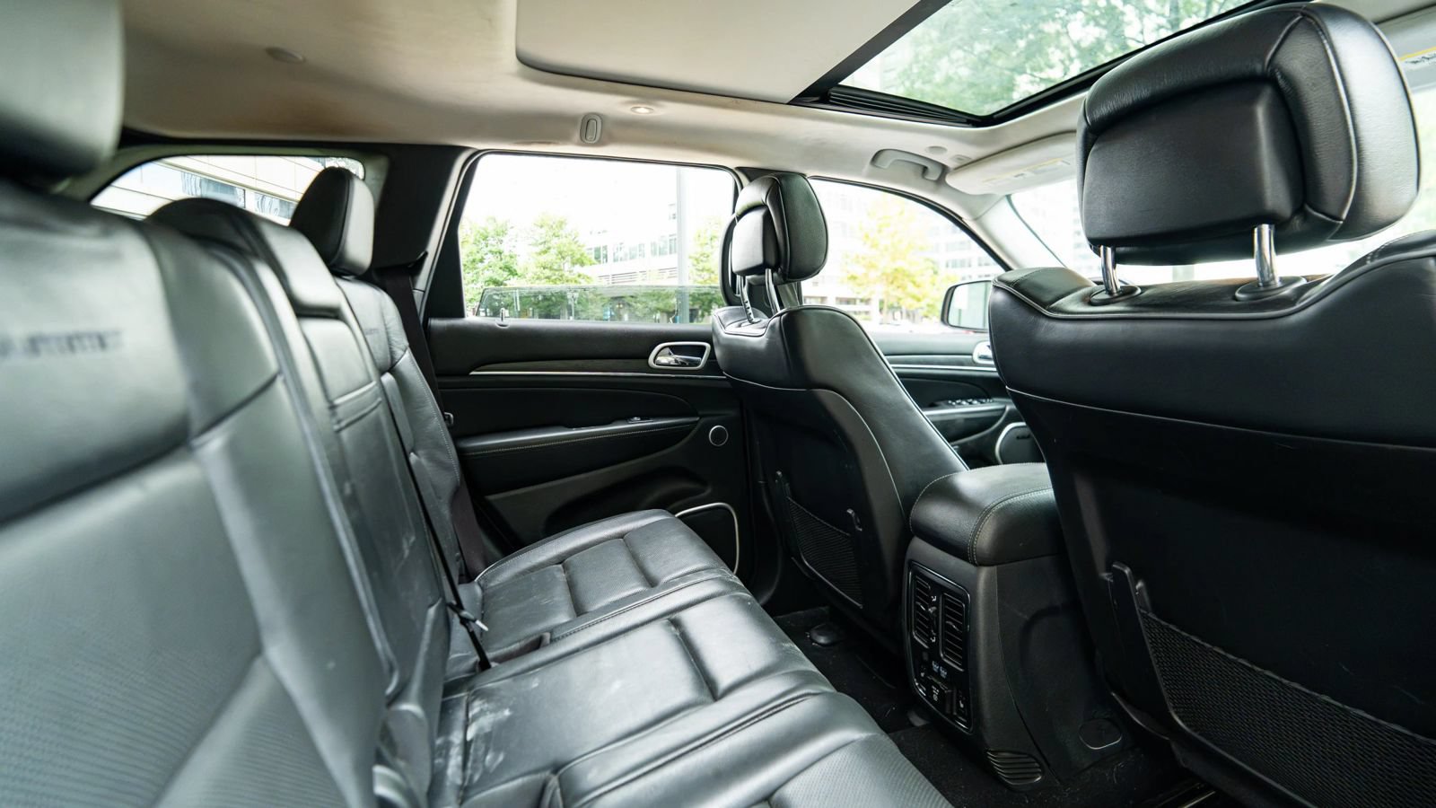 Used 2019 Jeep Grand Cherokee Summit w/ Platinum Series Group AWD/4WD image 15