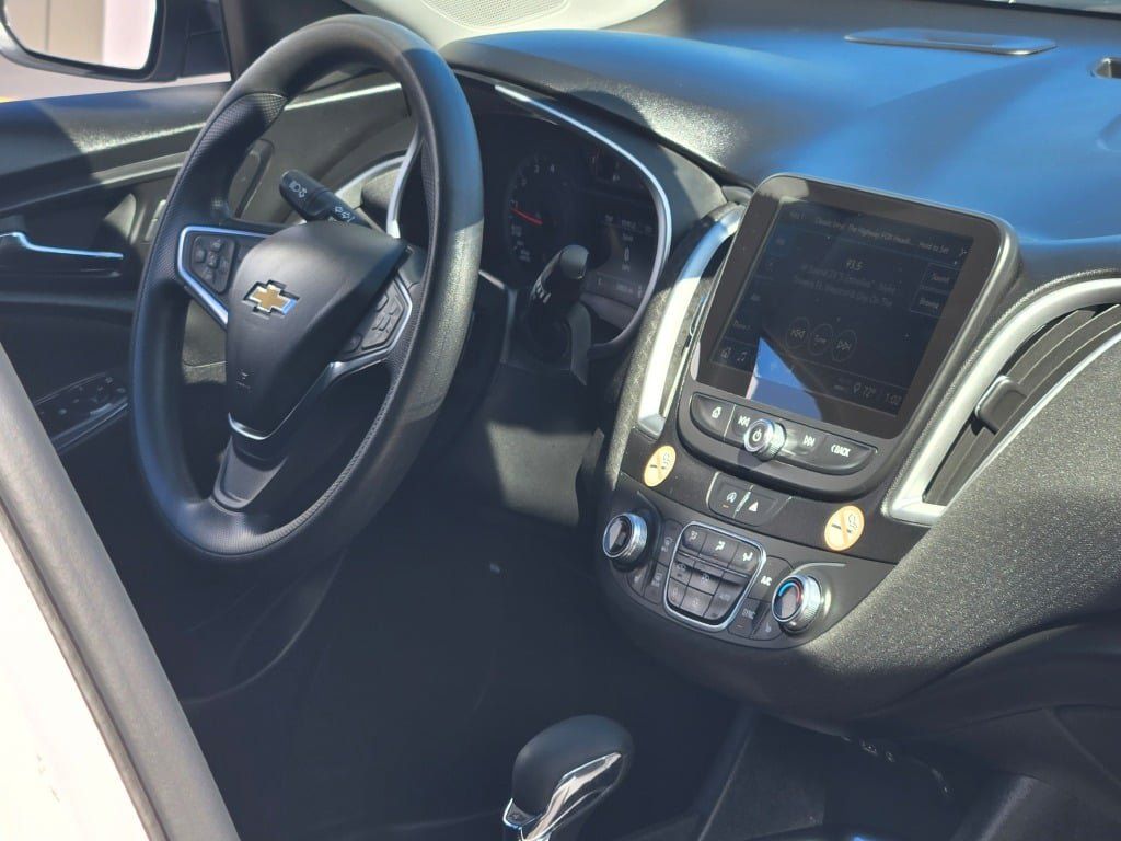 Used 2024 Chevrolet Malibu LT FWD image 9