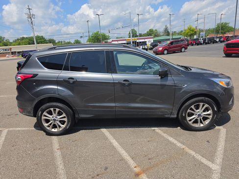 Used 2018 Ford Escape SE AWD/4WD image 2