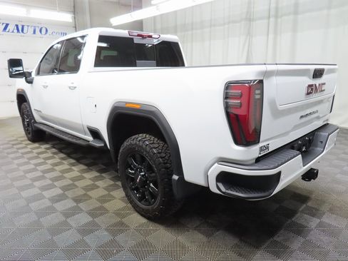 Used 2025 GMC Sierra 2500 AT4 w/ AT4 Premium Plus Package image 5