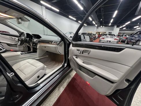 Used 2016 Mercedes-Benz E 350 4MATIC Sedan image 39