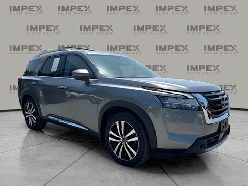 Used 2023 Nissan Pathfinder Platinum AWD/4WD image 7