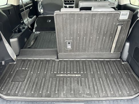 Used 2021 Toyota Highlander XLE image 21