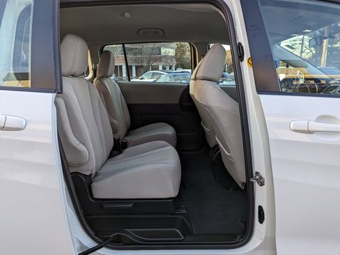 Used 2014 MAZDA MAZDA5 Sport image 32