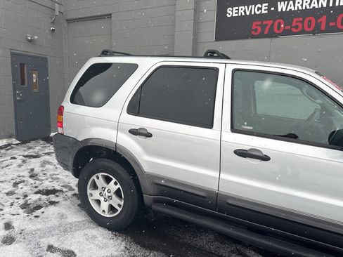 Used 2005 Ford Escape XLT image 9
