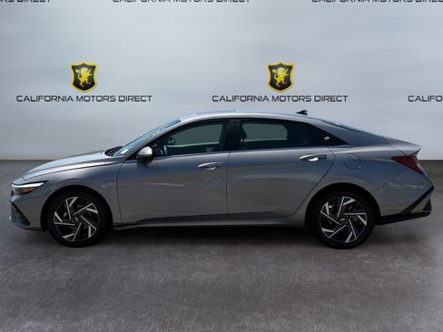 Used 2025 Hyundai Elantra SEL FWD image 2