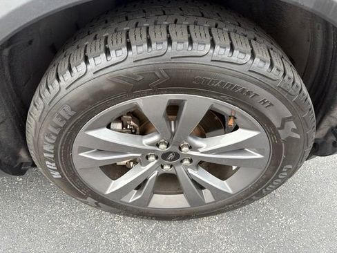 Used 2021 Ford Explorer XLT w/ Equipment Group 202A AWD/4WD image 14