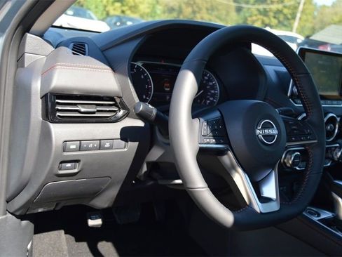 Used 2025 Nissan Sentra SR w/ SR Premium Package FWD image 16