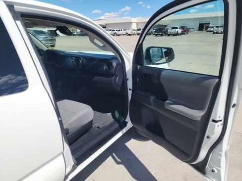 Used 2022 Toyota Tacoma SR image 22
