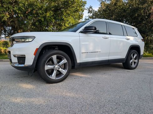 Used 2021 Jeep Grand Cherokee L Limited w/ Luxury Tech Group II AWD/4WD image 3
