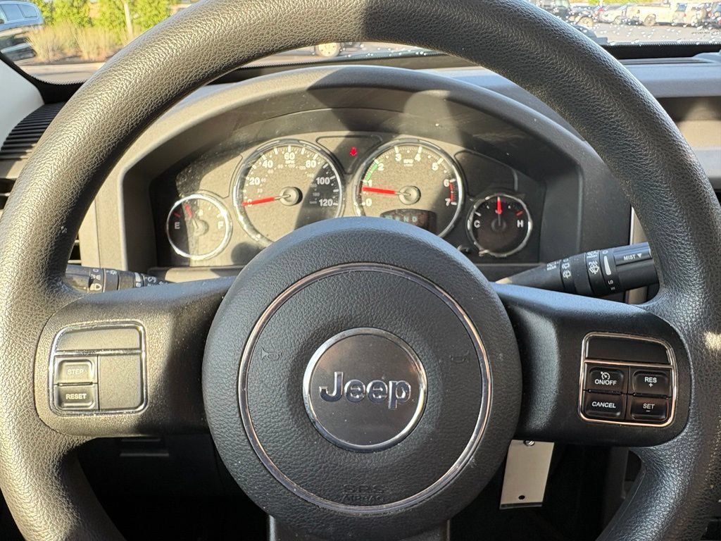 Used 2012 Jeep Liberty Sport AWD/4WD image 24