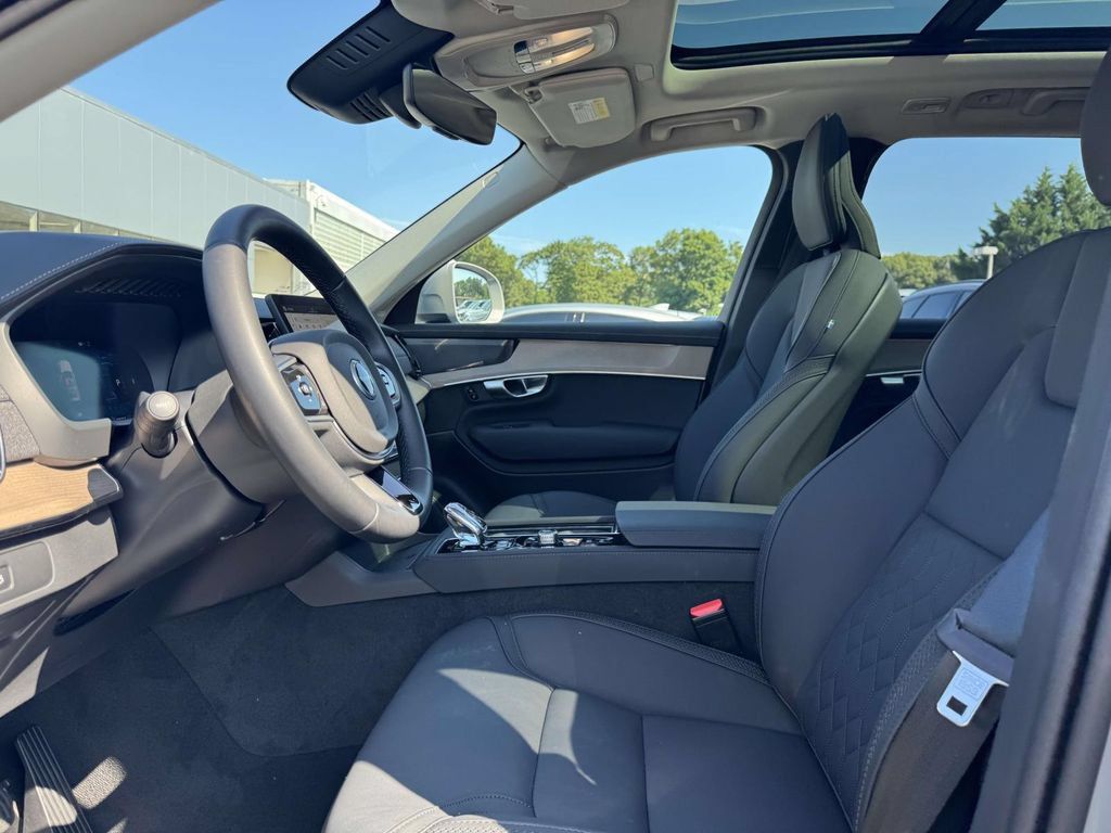 Used 2026 Volvo XC90 B6 Plus w/ Protection Package AWD/4WD image 13