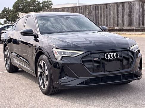 Used 2022 Audi e-tron Premium AWD/4WD image 8