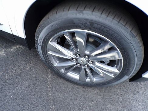 Used 2025 Cadillac XT5 Premium Luxury AWD/4WD image 4