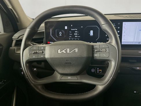Used 2024 Kia EV9 Light Long Range RWD image 18