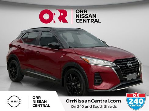 Used 2023 Nissan Kicks SR w/ SR Premium Package FWD image 3