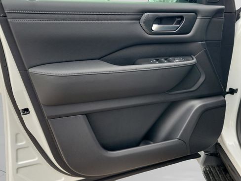 New 2026 Nissan Armada SV image 20