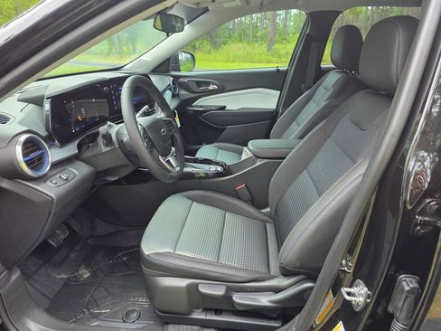 New 2026 Chevrolet Trax LT w/ Sunroof Package FWD image 13