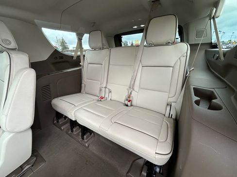 Used 2024 GMC Yukon XL Denali w/ Advanced Technology Package AWD/4WD image 33