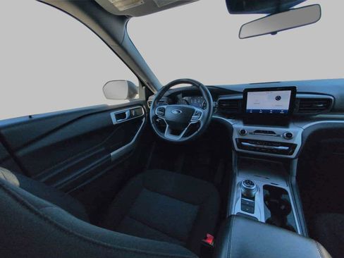 Used 2022 Ford Explorer XLT image 12
