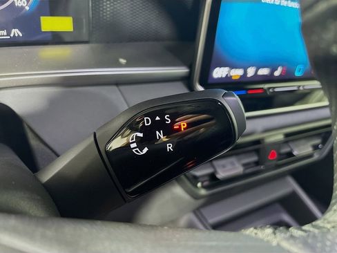 New 2025 Volkswagen Tiguan SE R-Line image 17