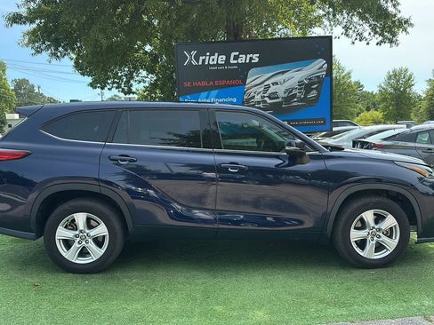 Used 2021 Toyota Highlander LE FWD image 8