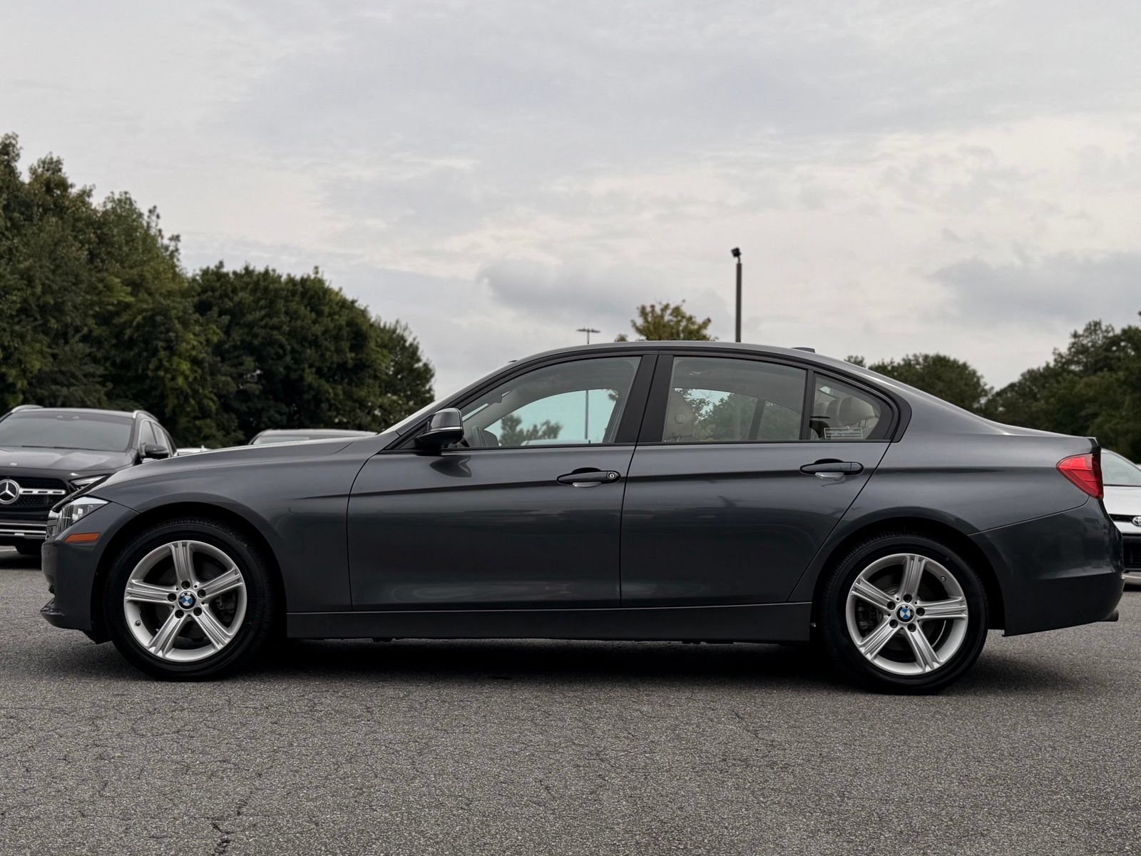 Used 2015 BMW 328i xDrive Sedan AWD/4WD image 2
